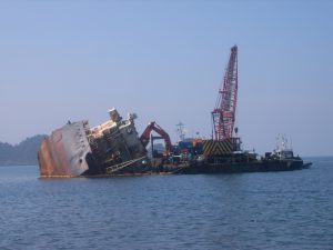 森山海岸海域浄化対策（座礁船アンファン号撤去）工事