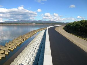 十三湖田茂木地区囲繞堤工事